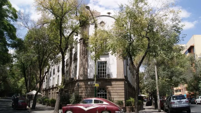 Edificio Coahuila presenta inclinación significativa en Roma Norte