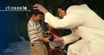 ¿Quién es el niño al que Bad Bunny le dio su Grammy en el Super Bowl?