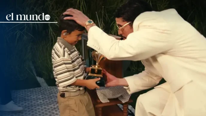 ¿Quién es el niño al que Bad Bunny le dio su Grammy en el Super Bowl?